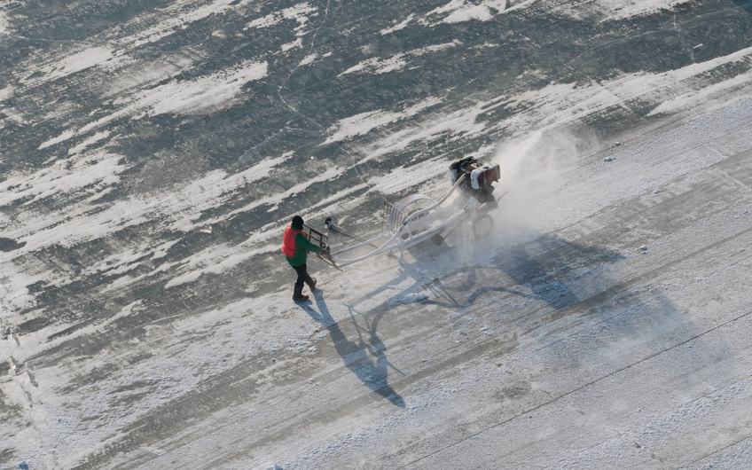 哈尔滨：又到一年采冰时