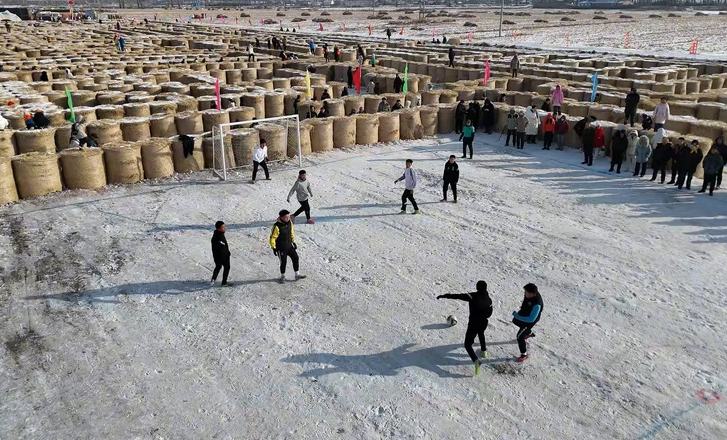 佳木斯“冰超”雪地足球賽啟幕
