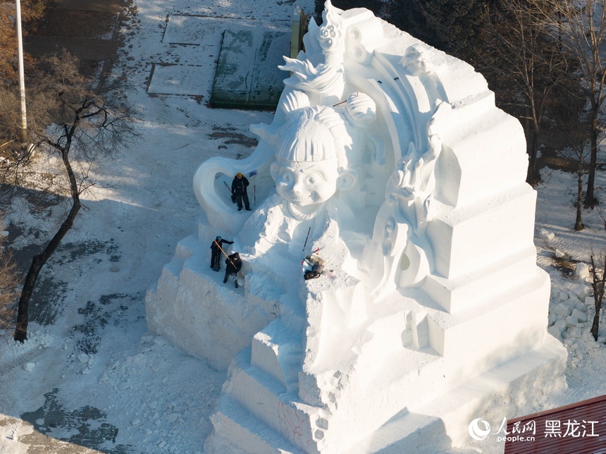 “萌！萌！大！”雪雕陆续就位 第三十八届太阳岛雪博会有序推进