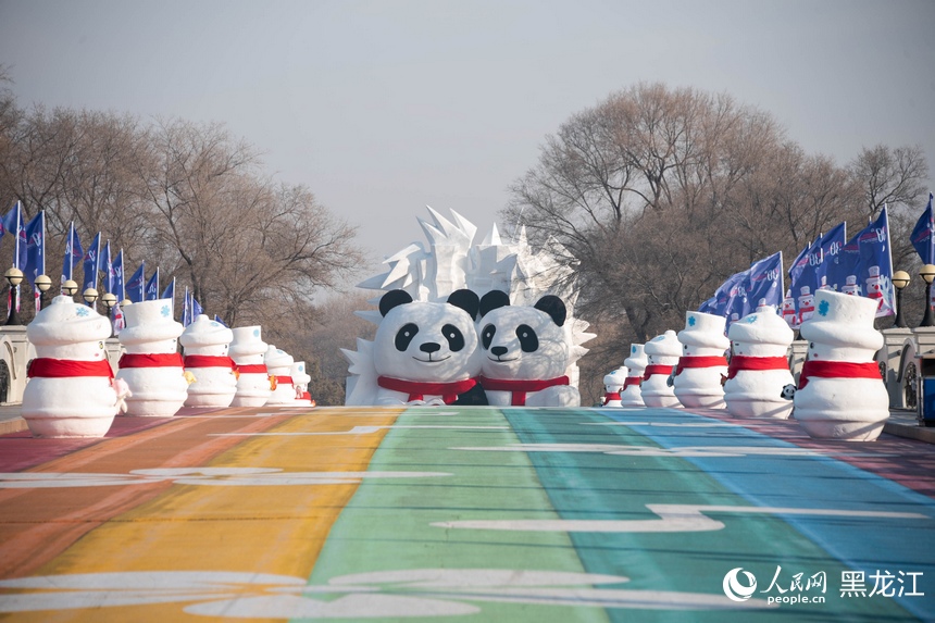 “萌！萌！大！”雪雕陆续就位 第三十八届太阳岛雪博会有序推进
