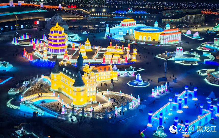 记者探园：哈尔滨冰雪大世界白天夜晚一样美