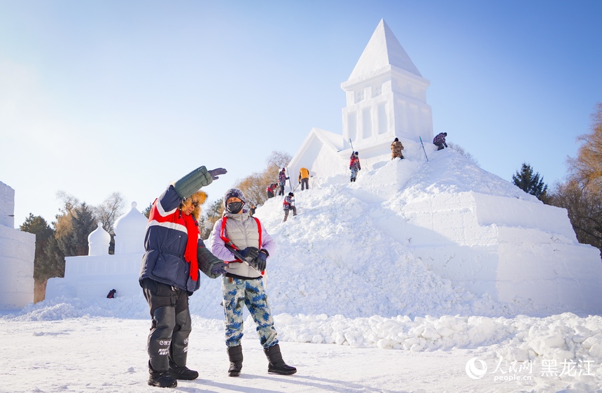“冰雪+萌宠”即将亮相 第38届哈尔滨太阳岛雪博会紧锣密鼓建设中