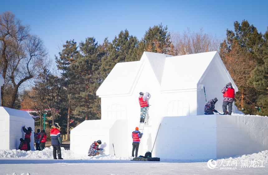“冰雪+萌宠”即将亮相 第38届哈尔滨太阳岛雪博会紧锣密鼓建设中