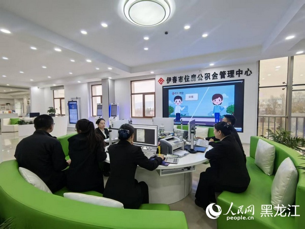 “去柜台化”智慧体验区。人民网记者 张齐摄
