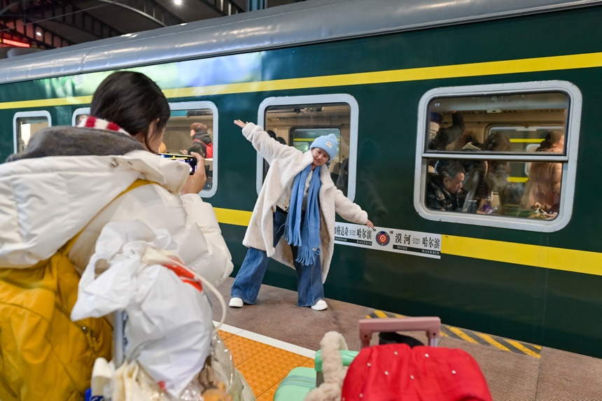 黑龙江开行今冬首趟东北民俗文化主题列车