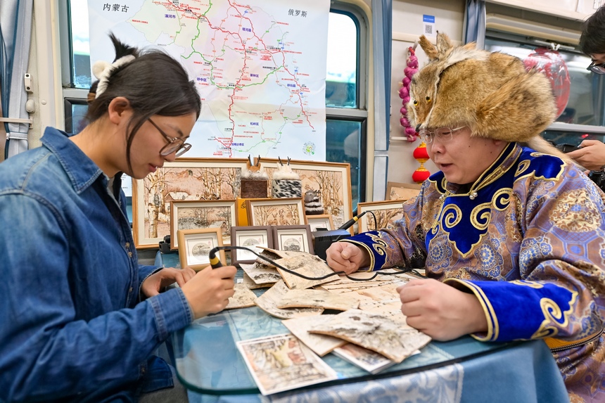 黑龙江开行今冬首趟东北民俗文化主题列车