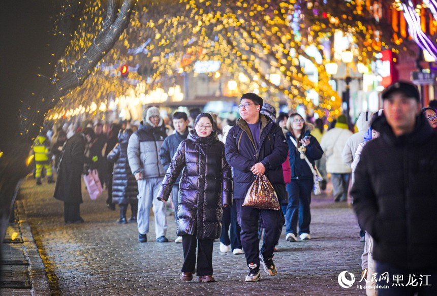 哈尔滨：百年老街点亮璀璨灯火