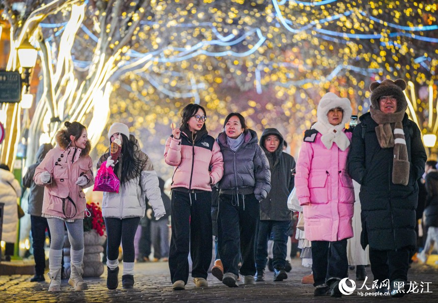 哈尔滨：百年老街点亮璀璨灯火