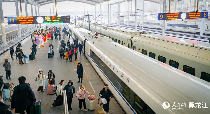 首列“哈尔滨冰雪大世界”号高铁主题列车开行