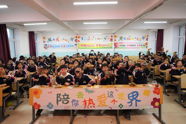 关爱未成年人活动。汤原县委宣传部供图