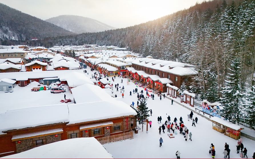 冬日雪乡醉游人