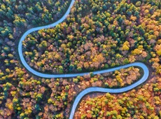 湯亮公路沿線的五花山色