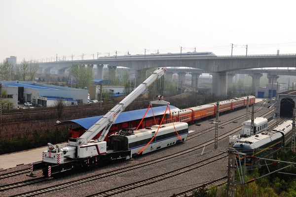 NSG1256型高速鐵路救援起重機。