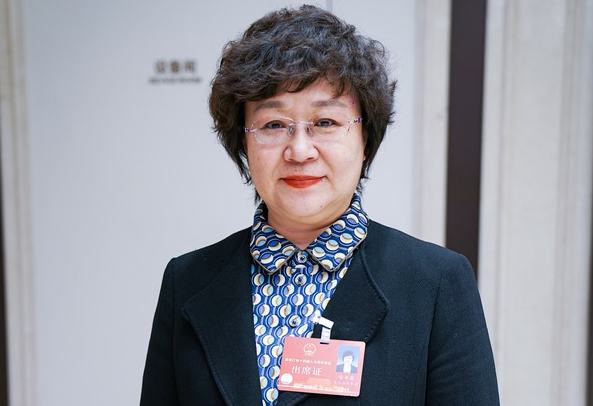 黑龙江省人大代表哈书菊：鼓励毕业生留省就业 构建人才与产业“双向奔赴”新格局