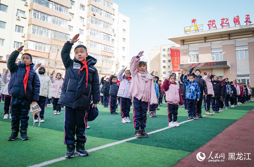 哈尔滨市中小学迎来“开学第一课”