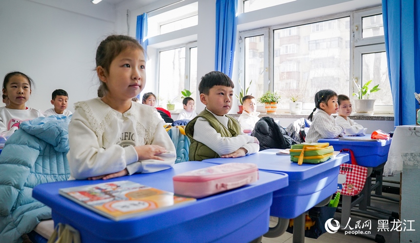 哈尔滨市中小学迎来“开学第一课”