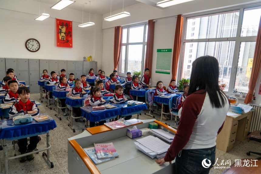 学生做课堂分享。人民网记者 徐成龙摄