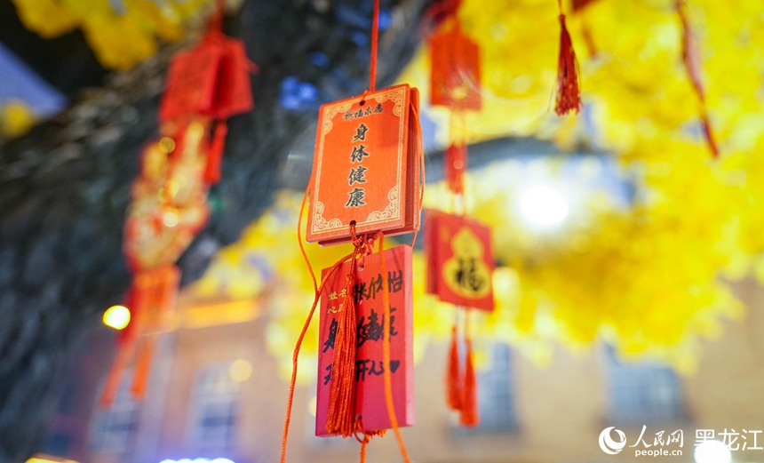 龙江玩雪到三月 冰城飘雪闹元宵