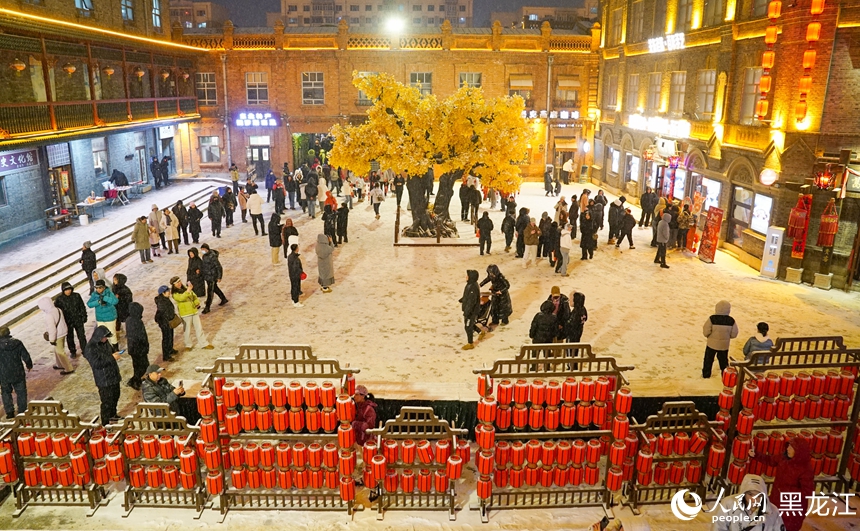 龙江玩雪到三月 冰城飘雪闹元宵