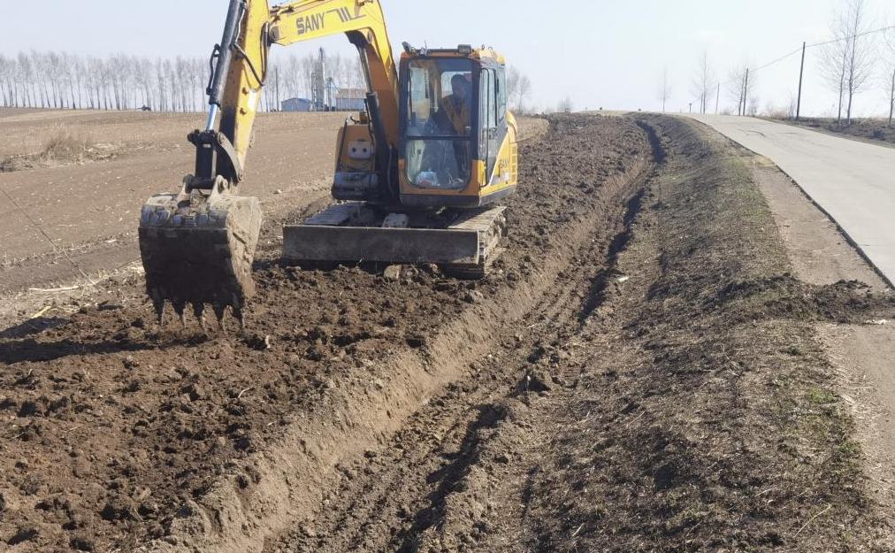 宾县：农村公路保障春耕备耕畅行