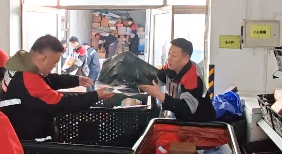 包裹裡的溫情“速遞”