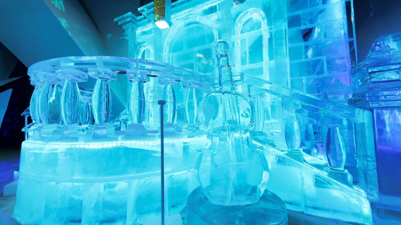哈尔滨冰雪大世界“上新”冰雕乐器。哈尔滨冰雪大世界供图