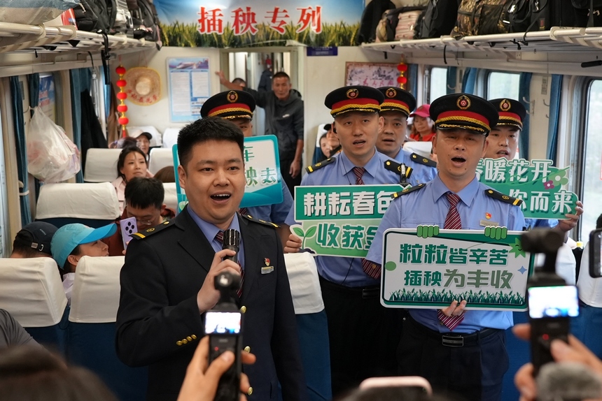 “农机讲堂”搬上车 黑龙江“插秧专列”再出发 