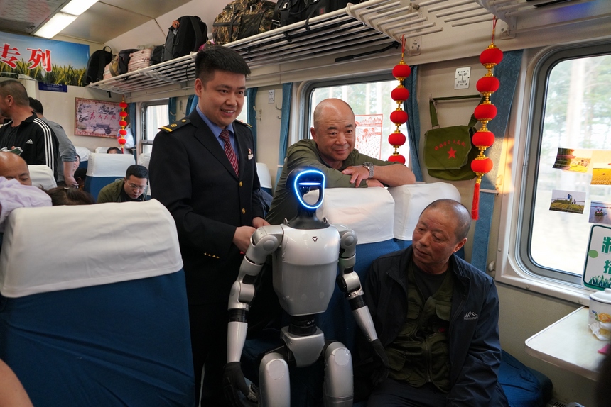 “农机讲堂”搬上车 黑龙江“插秧专列”再出发 