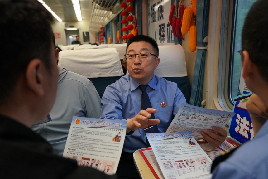 “农机讲堂”搬上车 黑龙江“插秧专列”再出发 