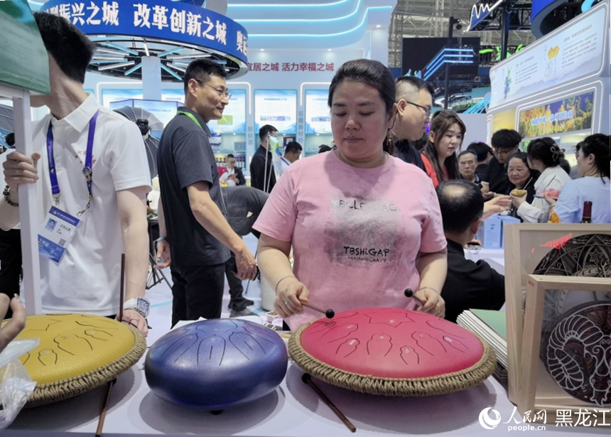 七台河展区空灵鼓曲声悠扬。人民网记者 王思迪摄