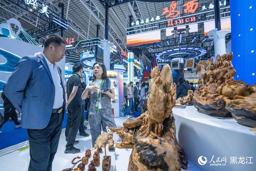 走进第三十五届“哈洽会”伊春展区：品山珍、赏非遗、签约忙