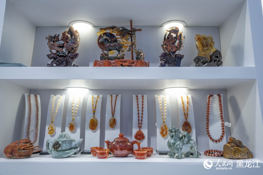 走进第三十五届“哈洽会”伊春展区：品山珍、赏非遗、签约忙