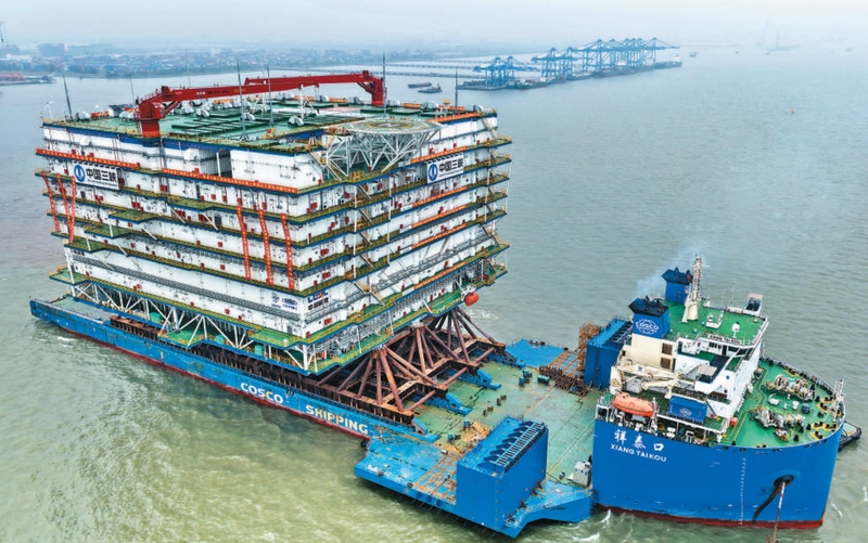 世界规模最大海上换流站“海风之心”启运
