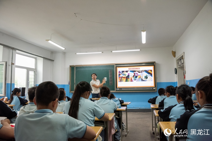 与“爱”童行暖“童”心！黑龙江福彩公益行暖心护航学生成长