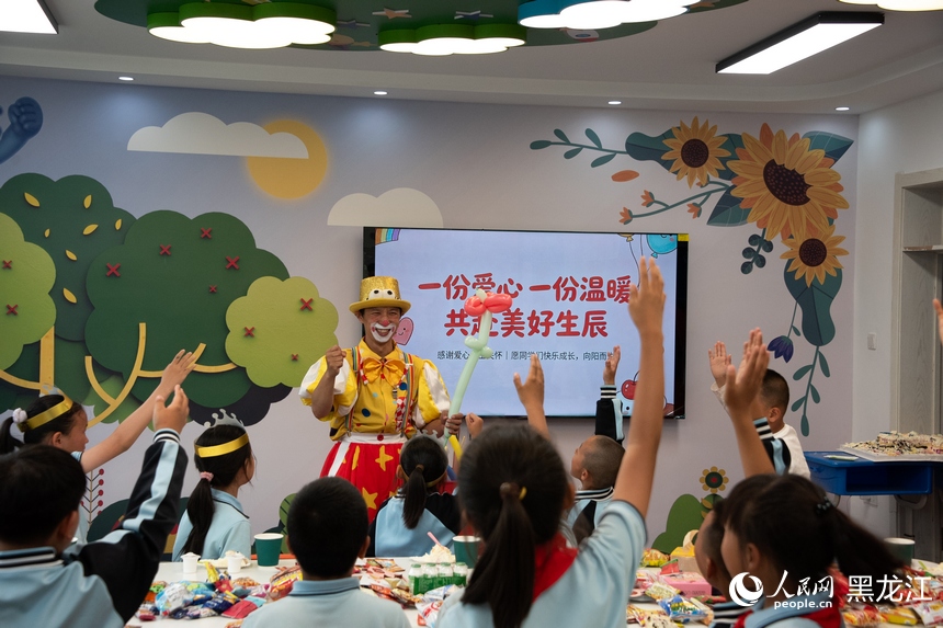 与“爱”童行暖“童”心！黑龙江福彩公益行暖心护航学生成长