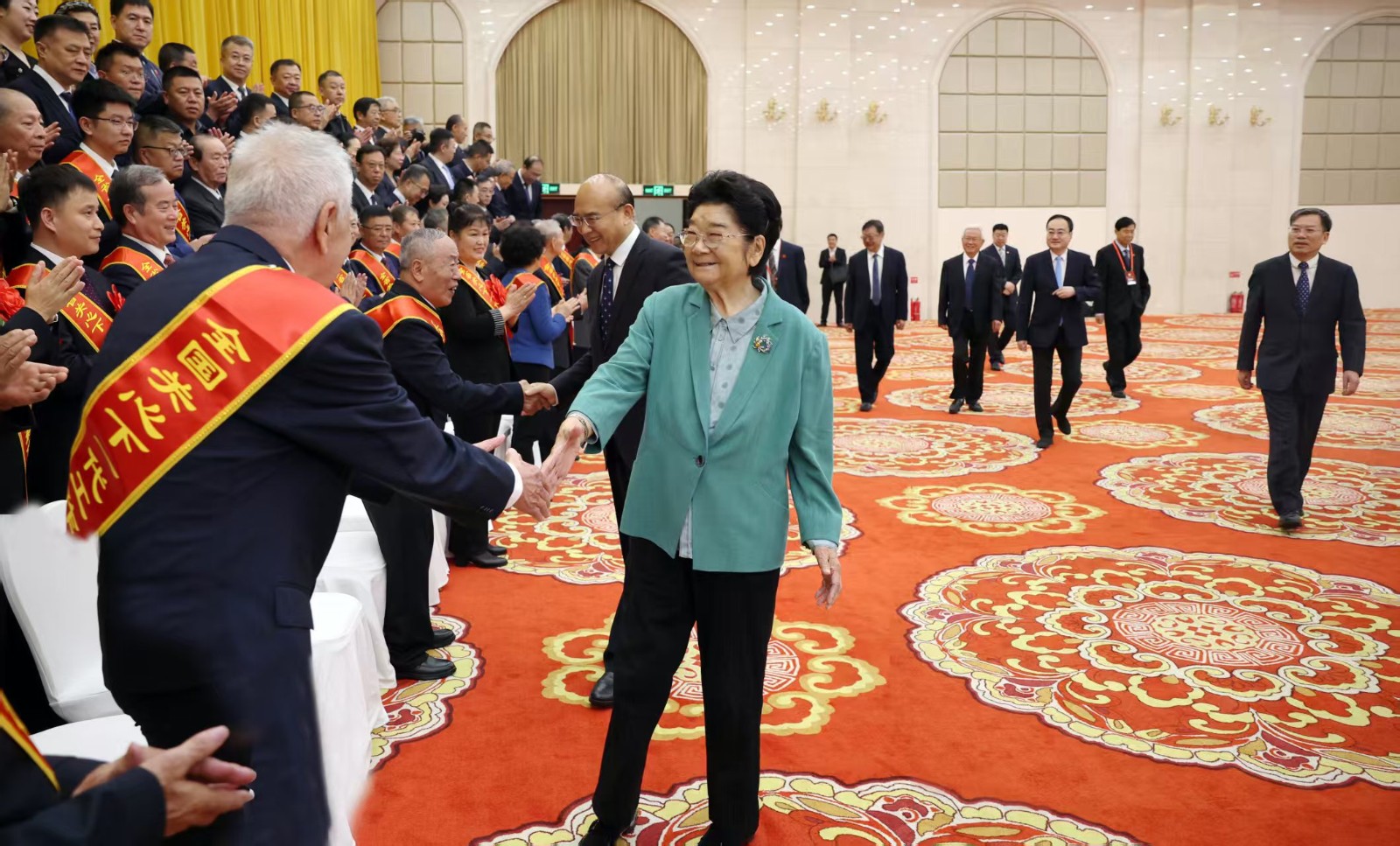 全国人大常委会原副委员长、中国关工委主任顾秀莲,省委书记许勤在会前会见与会代表