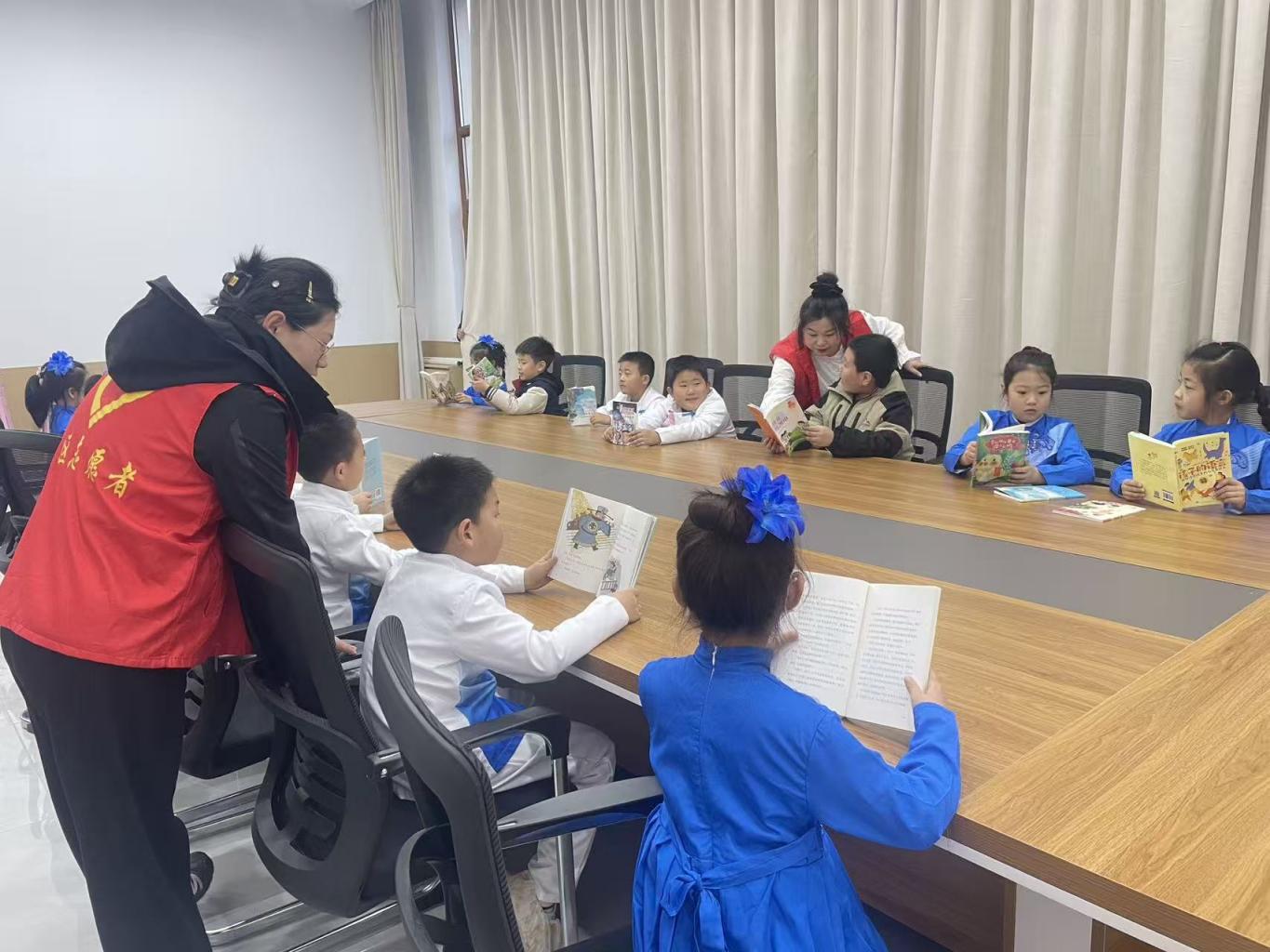 教育社区“护苗·绘本时光”伴读志愿服务