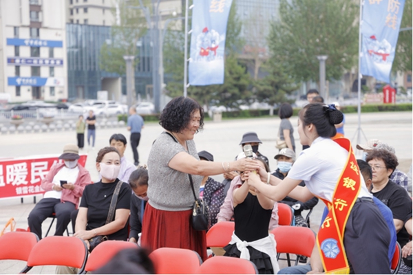 市民积极参与金融消保知识趣味问答活动。图片由中国建设银行黑龙江省分行提供