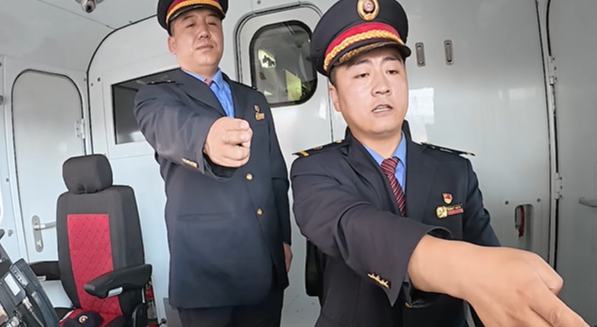 看火車司機必備技能“手勢舞”