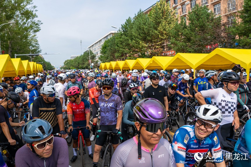 “乐享运动 骑聚铁力”2026铁力公路自行车赛开赛