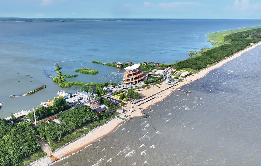 湖光纳凉引客来 兴凯湖擦亮夏日避暑文旅名片