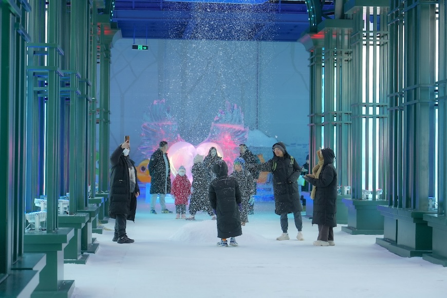 伏天消暑好去处 哈尔滨冰雪大世界梦幻冰雪馆解锁夏日清凉