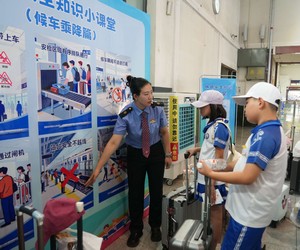 老站里的“行走课堂”服务护航研学之旅