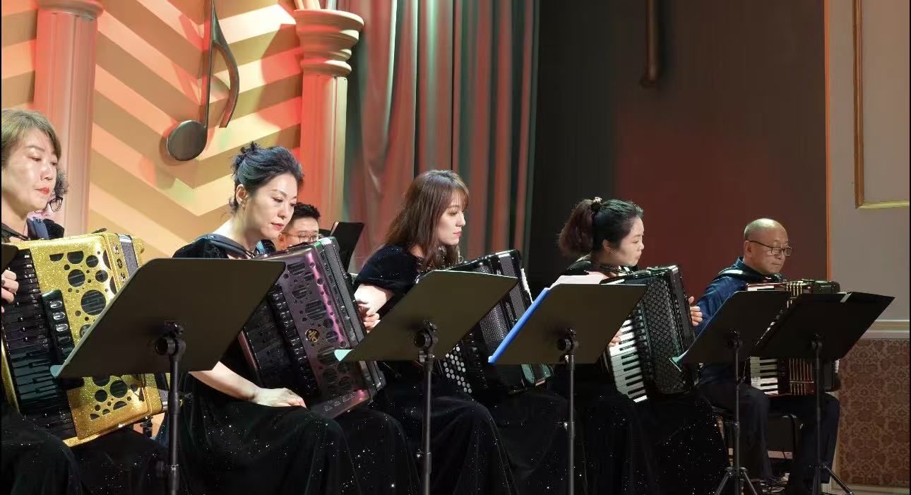 演出现场。图片由哈尔滨市总工会提供