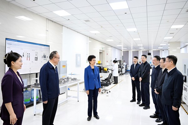 在东北石油大学国家大学科技园，梁惠玲了解陆相页岩油科技成果转化、创新创业生态圈建设等情况。