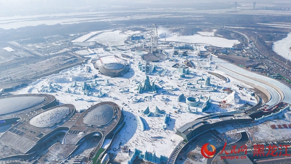 第二十七届哈尔滨冰雪大世界。图片由人民网记者张哲鑫拍摄
