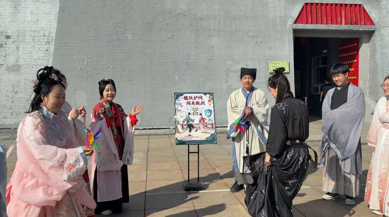 依兰县开展“网安护航 古风游园会”活动