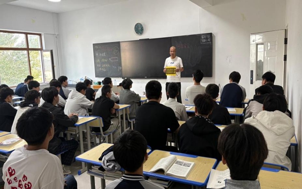 哈尔滨理工技工学校网络安全课堂