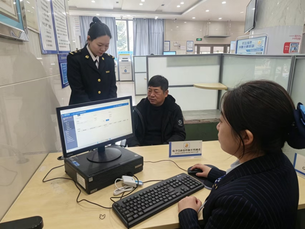 中國建設銀行黑龍江省分行服務外貿企業。中國建設銀行黑龍江省分行供圖