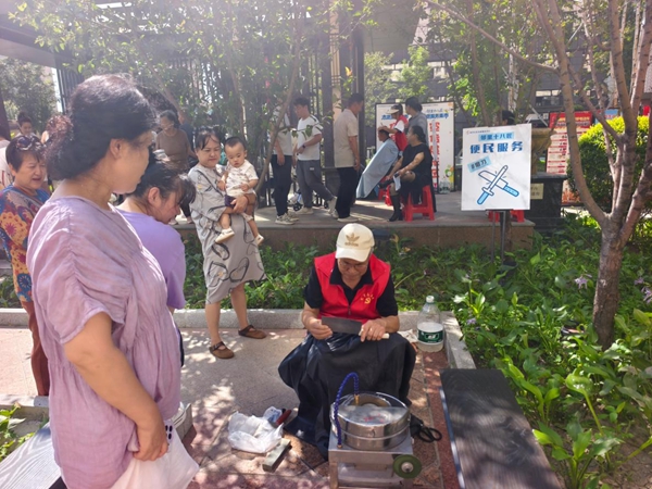 开展“邻里十八匠”便民服务活动